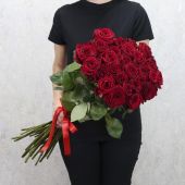 Купить 19 длинных роз 130 см с доставкой в город Чехов: цена заказать