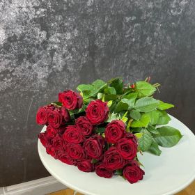 19 длинных роз 110 см 