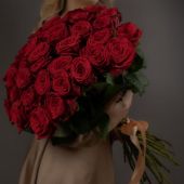 Купить 31 красная роза, высота 1 метр с доставкой в город Чехов: цена заказать